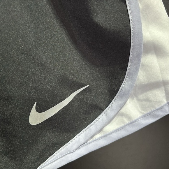 Nike Dri-Fit Running panty lined, elastic drawstring waist,lavender trim panels - Picture 2 of 7